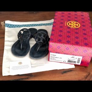 6.5 Tory Burch Navy